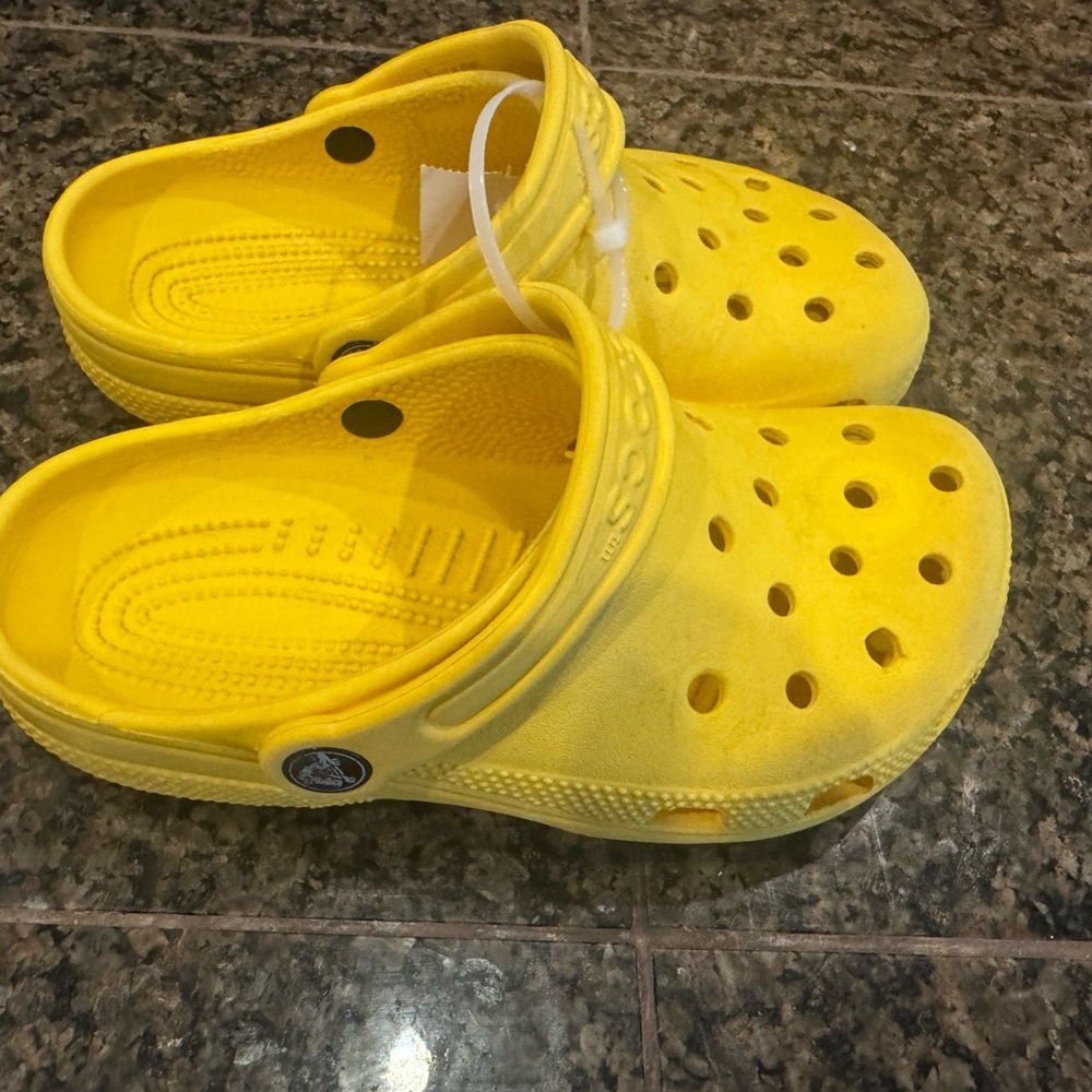 CROCS Yellow Sandals with Ventilation and Heel Strap
